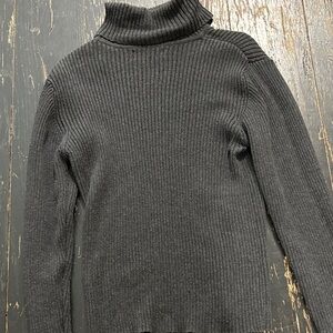 Q&A Stylish grey sweater